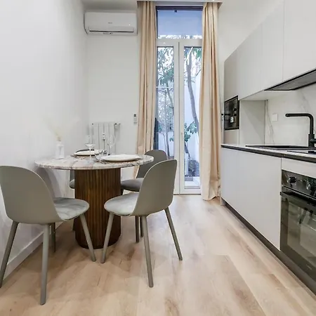 Luxury 2-bedroom Station Appartamento