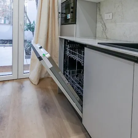 Luxury 2-bedroom Station Apartment Milan