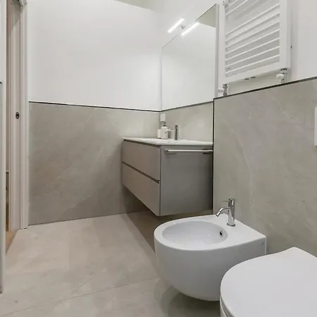 Luxury 2-bedroom Station Apartment