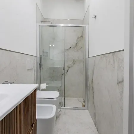 Luxury 2-bedroom Station *
