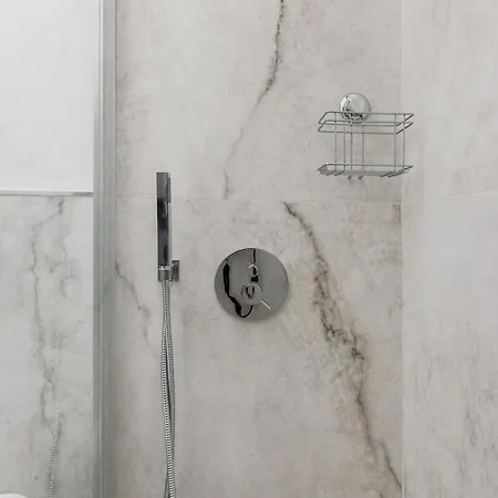 Luxury 2-bedroom Station