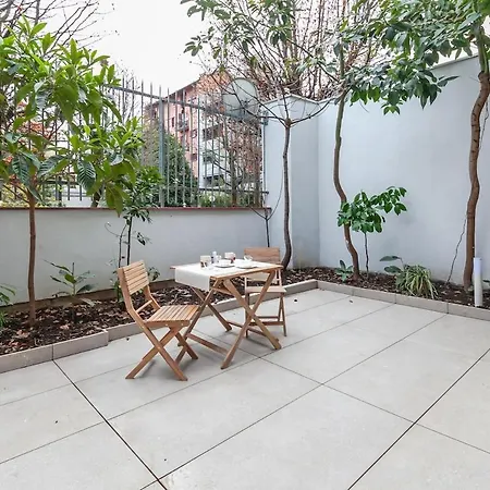 Luxury 2-bedroom Station Apartment Milan