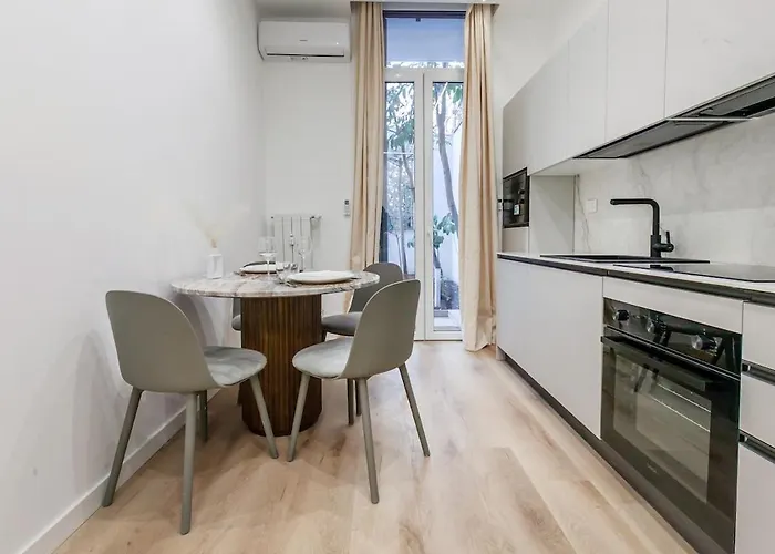 Luxury 2-bedroom Station Appartamento